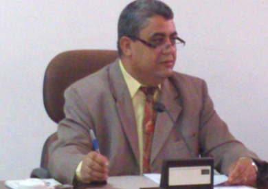الدكتور عباده الخولى المشرف العام على كليتى التربية والآداب